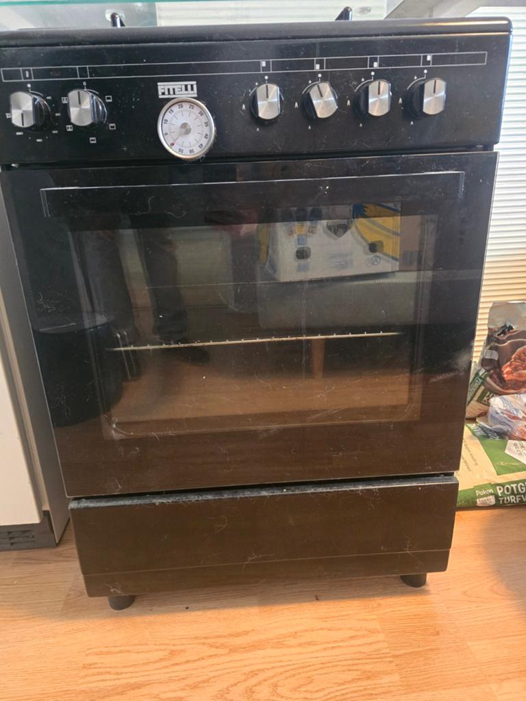 Gasfornuis met oven – zwart – werkt goed, Ophalen, Gebruikt, 4 kookzones, Gas