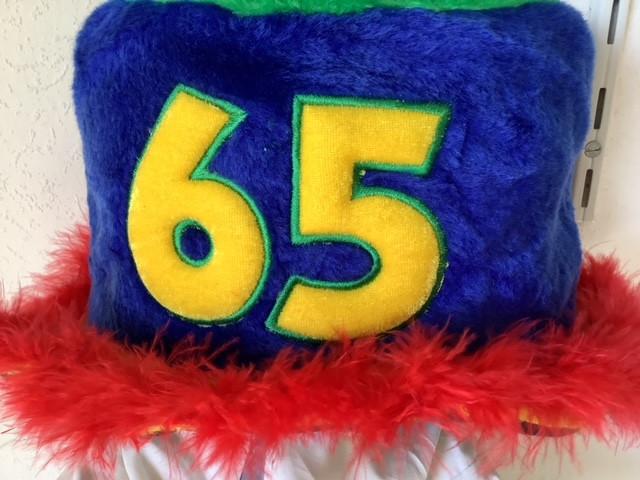 feesthoed 65 jaar, Hobby en Vrije tijd, Feestartikelen, Ophalen of Verzenden, Nieuw, Hoed of Pruik, Overige