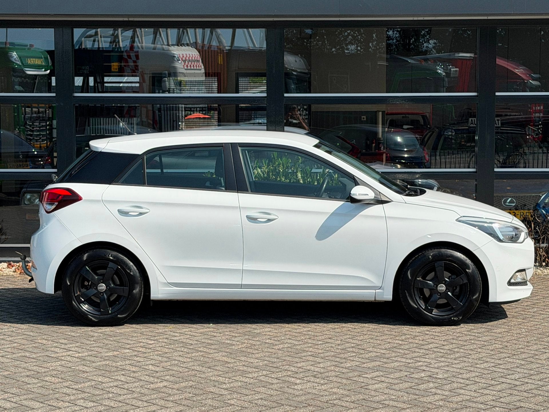Hyundai I20 1.4i i-Motion Automaat Airco Trekhaak Rijklaar !, Auto's, Hyundai, 4 cilinders, Parkeersensor, Wit, Bedrijf