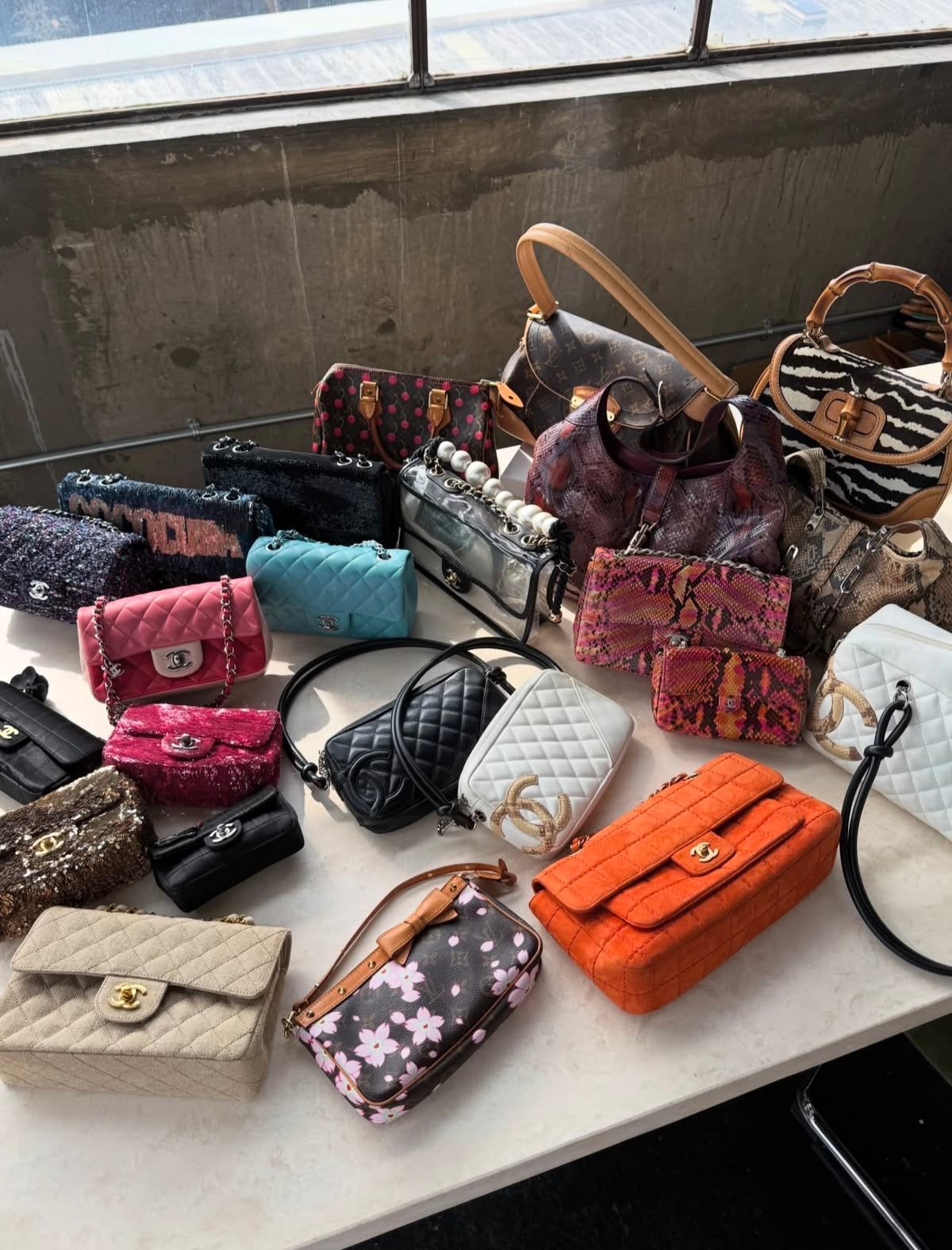 CLEARANCES + **Free items: 25 HQ purses with dustbag + boxes, Sieraden, Tassen en Uiterlijk, Tassen | Damestassen, Ophalen of Verzenden