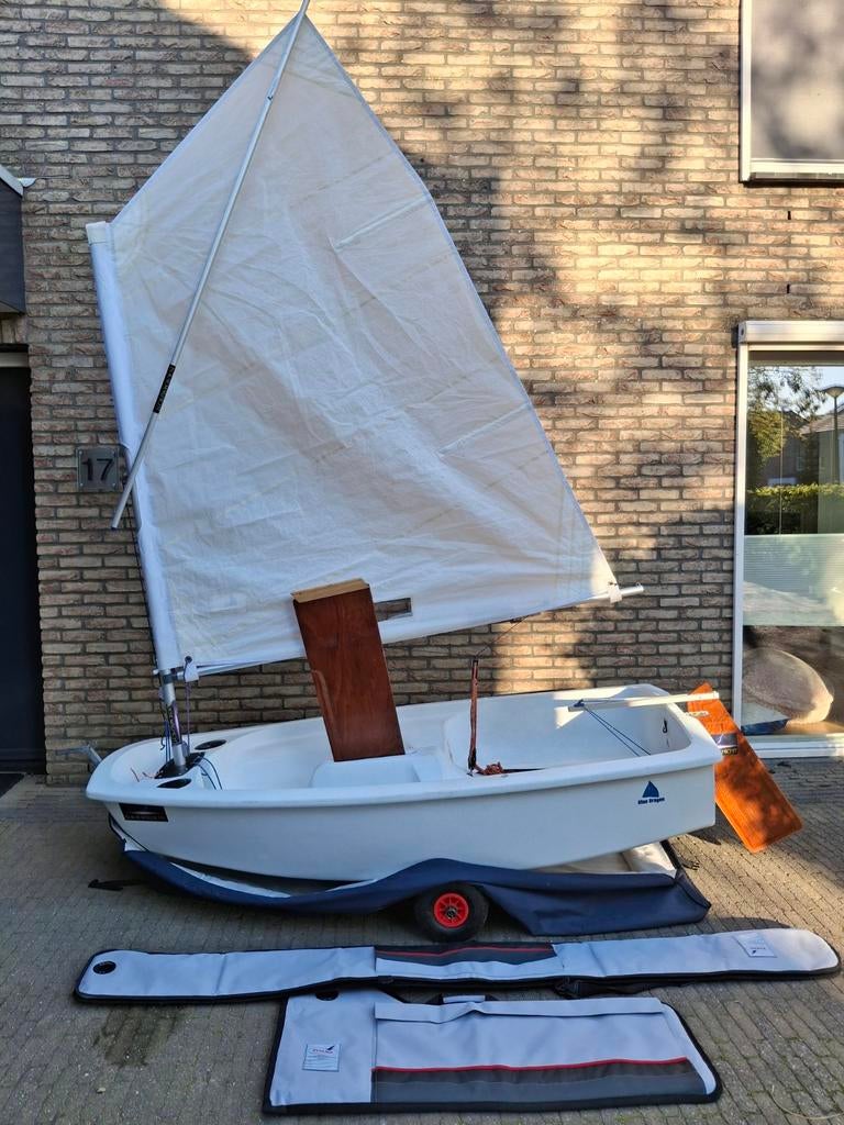 Zeer nette en complete Dragon Marine blue optimist, Ophalen, Zo goed als nieuw, Minder dan 15 m²