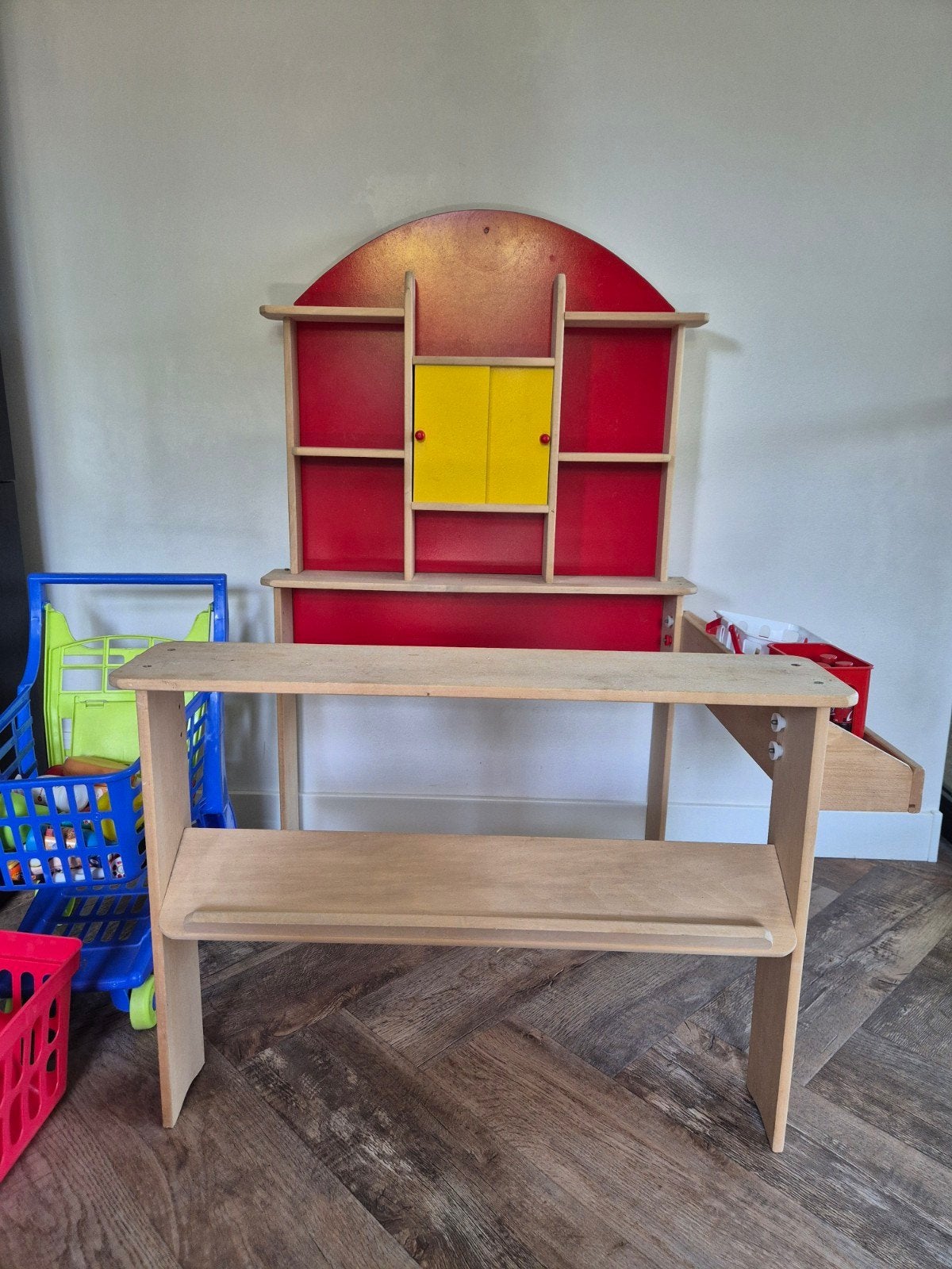 GRATIS Houten speelgoedwinkel met winkelwagentjes en boodsch, Kinderen en Baby's, Speelgoed | Overig, Ophalen, Gebruikt, Jongen of Meisje