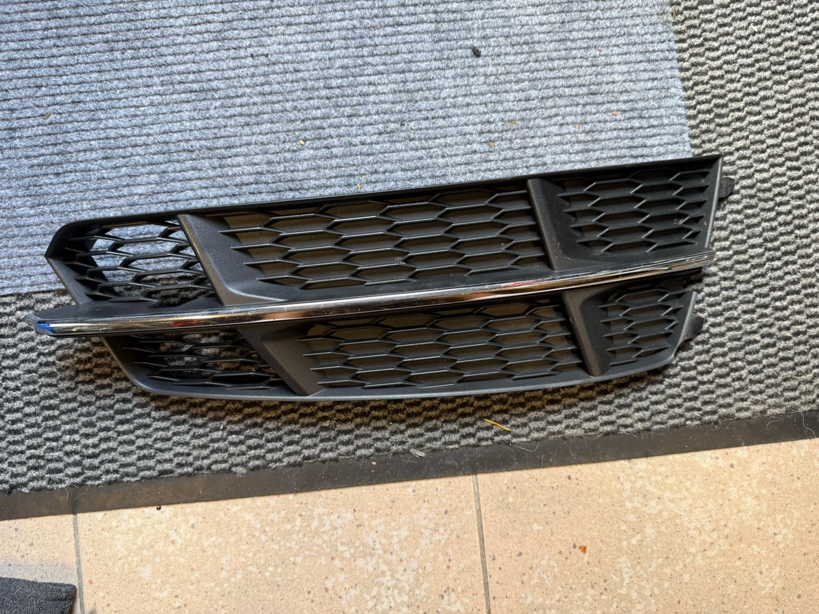 Audi A6 avant onder grille 2018 origineel., Auto-onderdelen, Ophalen of Verzenden, Audi, Bumper