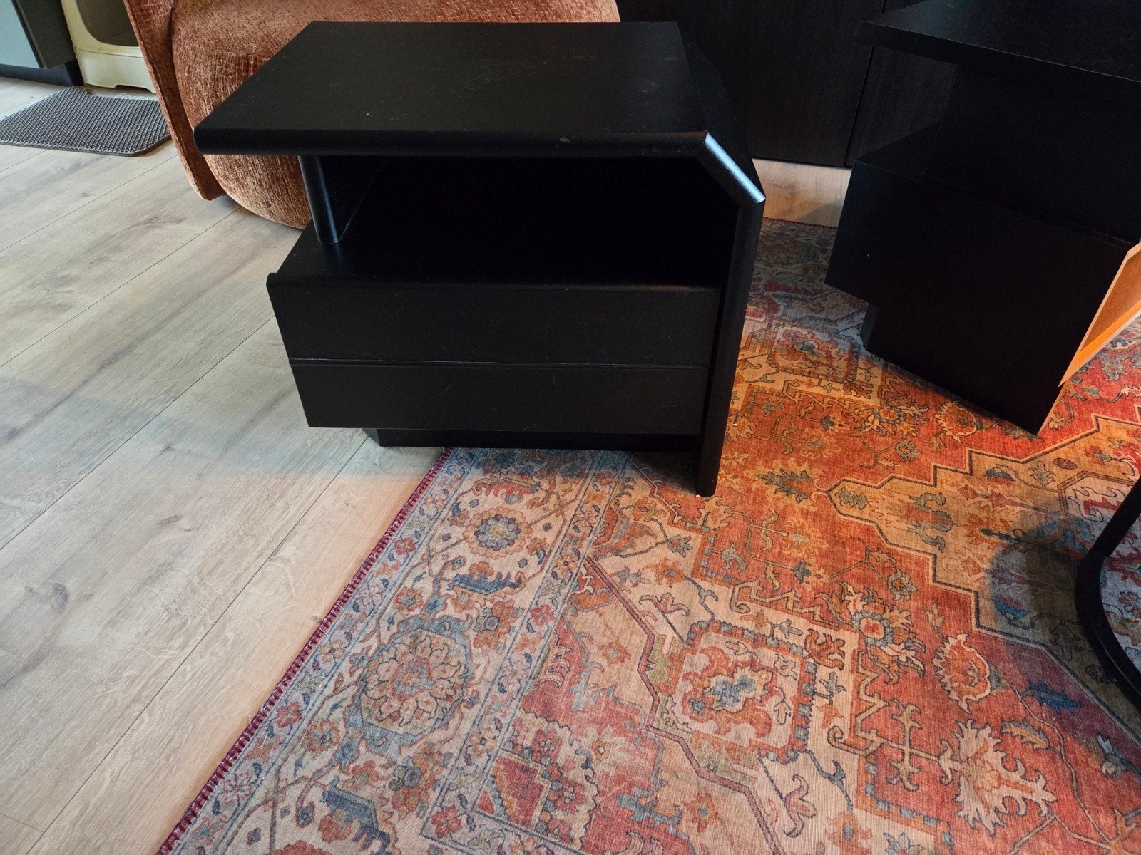 2 Zwarte nachtkastjes samen €8,00, Ophalen, Overige materialen, Gebruikt, Minder dan 45 cm