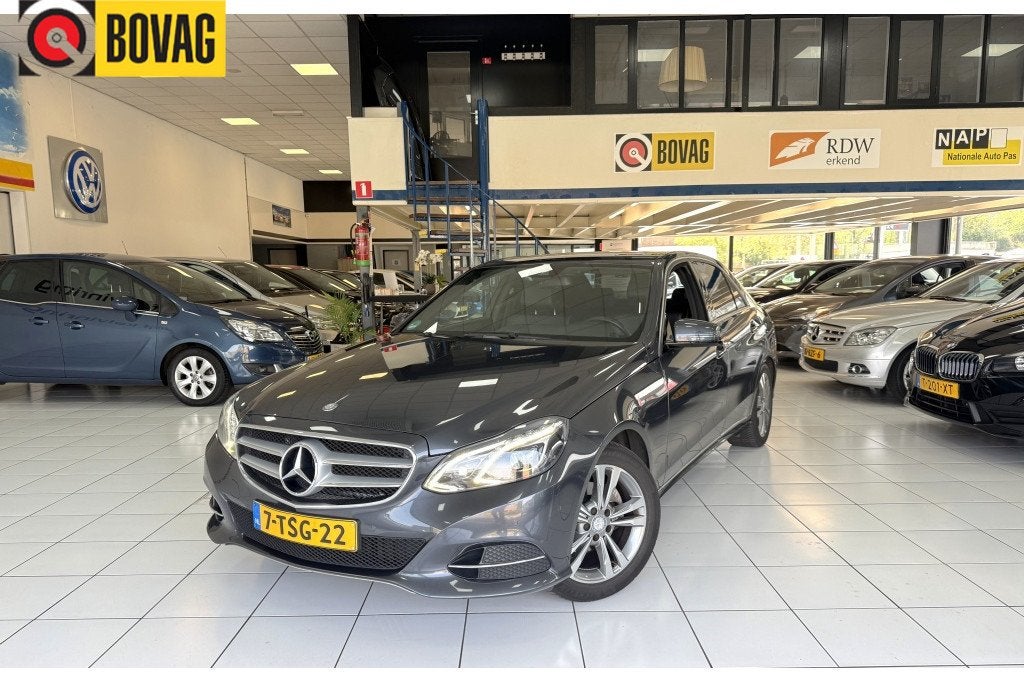 Mercedes-Benz E-Klasse 200 Amb. Avantgarde Automaat, Auto's, Automaat, Dealer onderhouden, Gebruikt, Euro 6