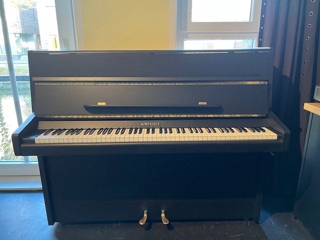 Prachtige matzwarte Knight piano gestemd en gratis vervoer, Muziek en Instrumenten, Ophalen of Verzenden, Gebruikt, Zwart
