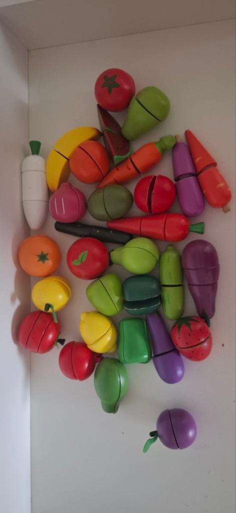 Houten speelgoed groenten, fruit met snijmessen., Kinderen en Baby's, Speelgoed | Houten speelgoed, Ophalen of Verzenden, Gebruikt
