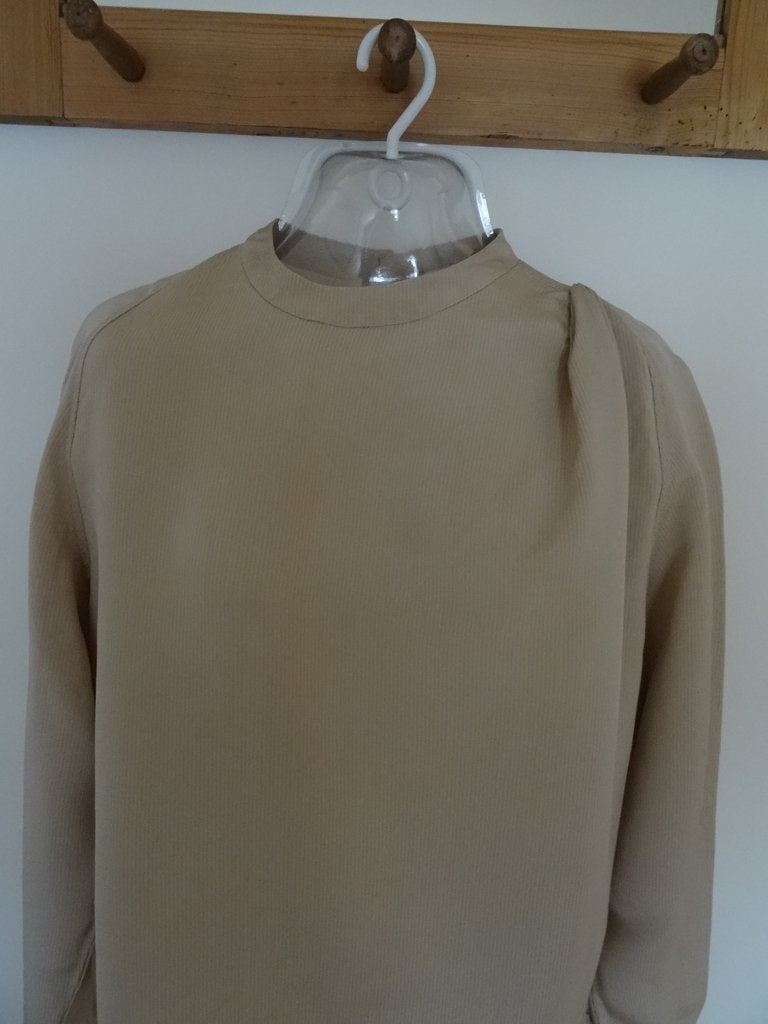 Humanoid blouse mt S, Kleding | Dames, Blouses en Tunieken, Zo goed als nieuw, Maat 36 (S), Beige, Verzenden