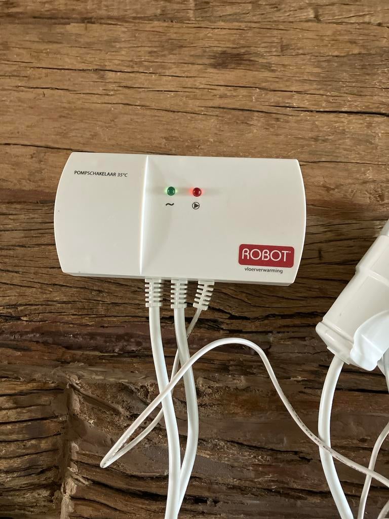 Robot pompschakelaar vloerverwarming 35C, Gebruikt, Minder dan 30 cm, Overige typen, Minder dan 60 cm