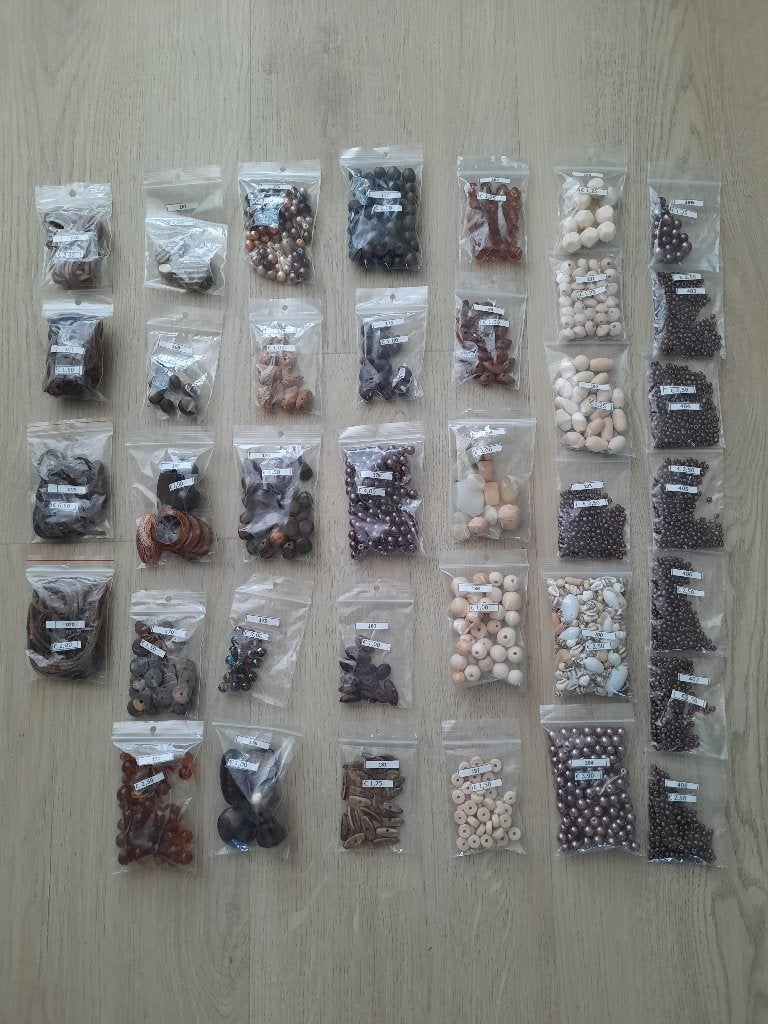 Grote partij bruine en beige kralen te koop., Ophalen of Verzenden, Nieuw, Kraal