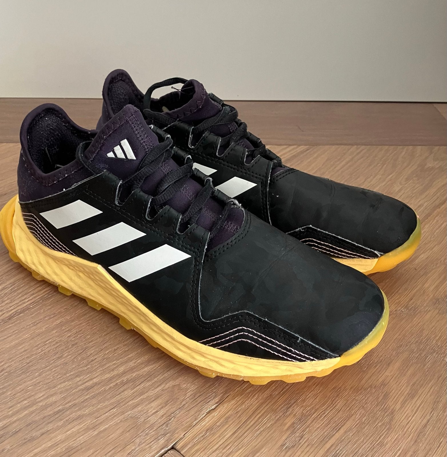 Adidas hockeyschoenen maat 39 in zeer goede staat, Ophalen of Verzenden, Zo goed als nieuw, Schoenen
