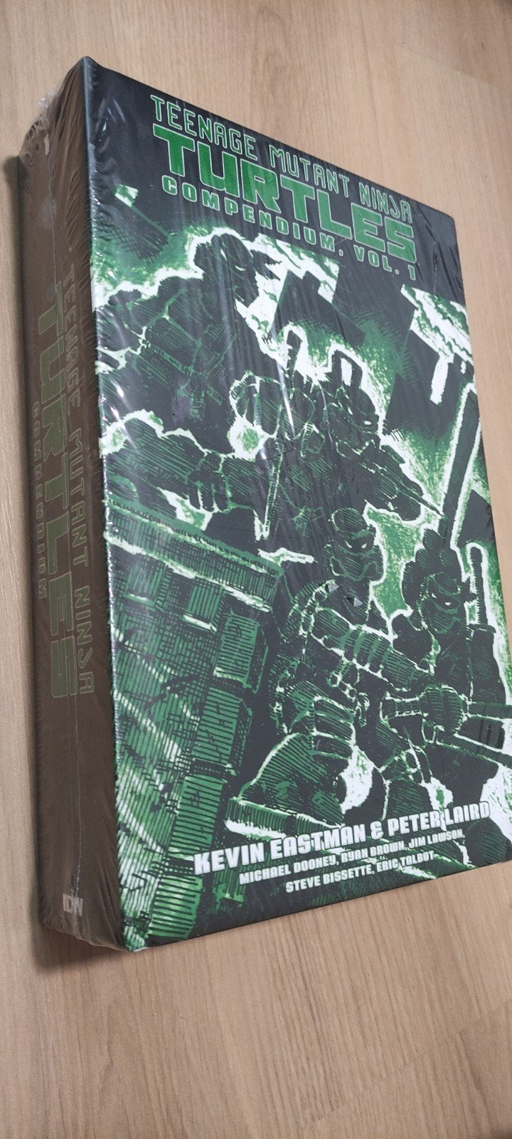 TMNT Compendium Vol 1 Hardcover - Geseald, Boeken, Stripboeken, Eén stripboek, Ophalen of Verzenden, Zo goed als nieuw