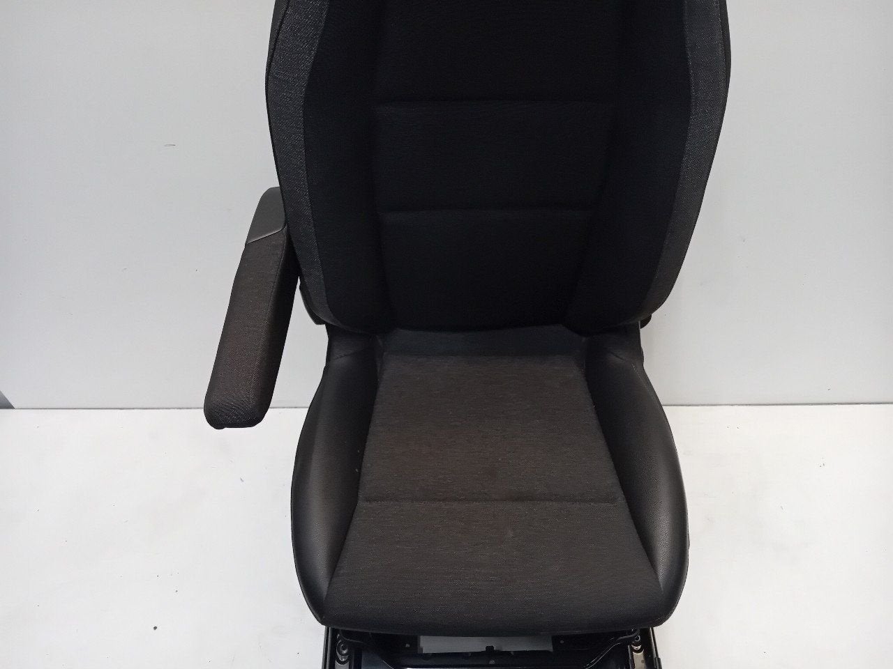 Stoel links voor Renault Master, Onderdelen@venauto.nl, Van der Ven Autorecycling B.V., Gebruikt, Ettenseweg 76, 4706 PB Roosendaal, The Netherlands