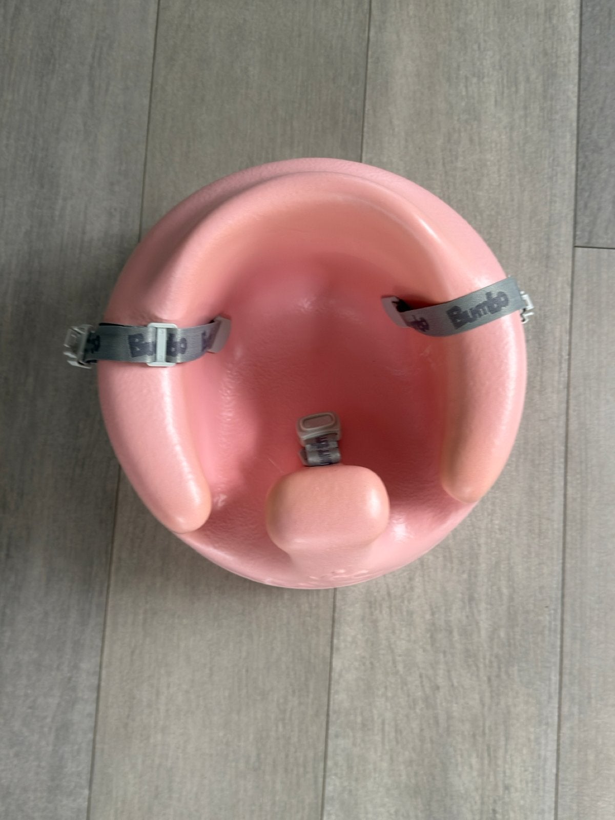 Roze Bumbo vloerstoeltje met gordels en eettablet, Ophalen, Gebruikt, Overige typen, Gordel(s)