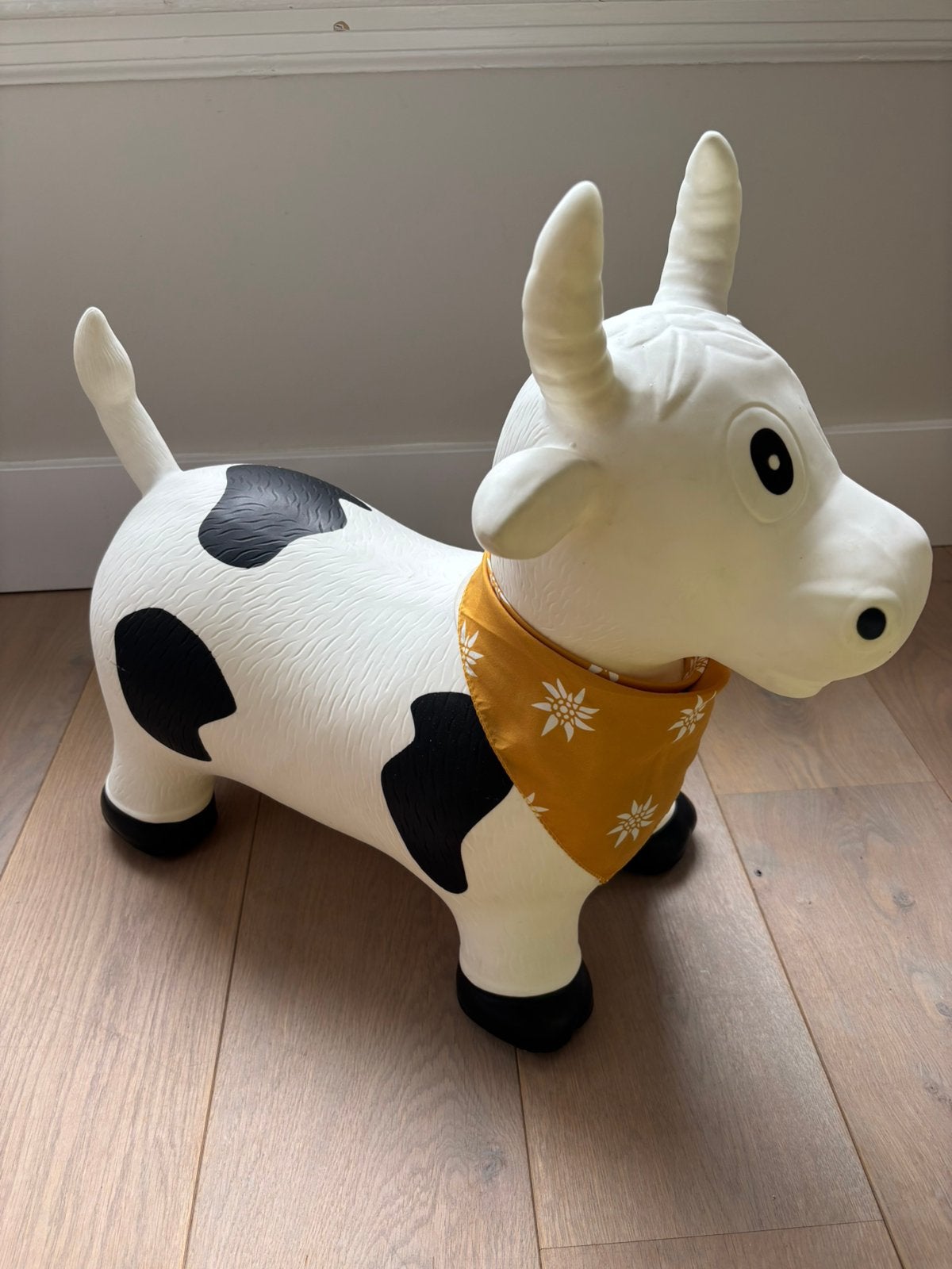 Jumping cow for small kids, Kinderen en Baby's, Speelgoed | Buiten | Los speelgoed, Ophalen, Zo goed als nieuw
