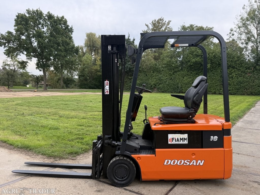 Doosan 1800KG elektrisch 3-delig freelift Sideshift gekeurd, Info@vanbeurdenheftrucks.nl, Doosan, Heftruck, Ophalen of Verzenden