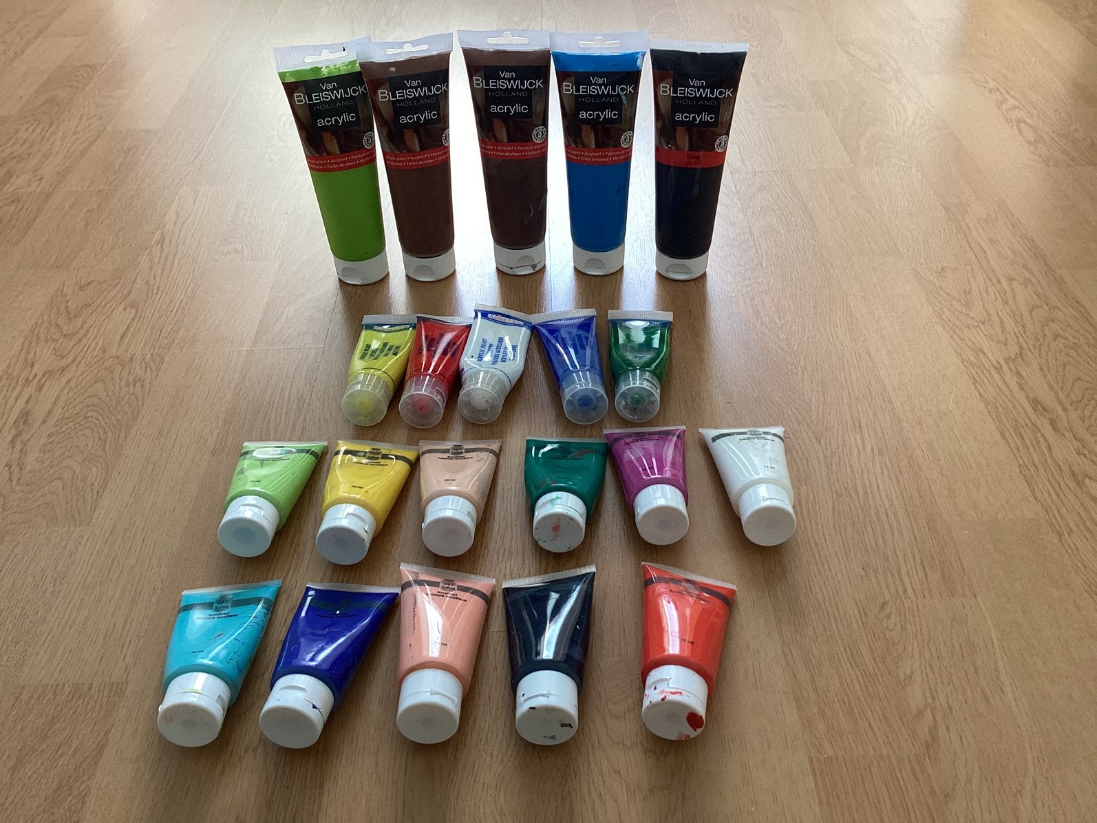 21 tubes Acrylverf nieuw en gebruikt, Hobby en Vrije tijd, Ophalen of Verzenden, Zo goed als nieuw