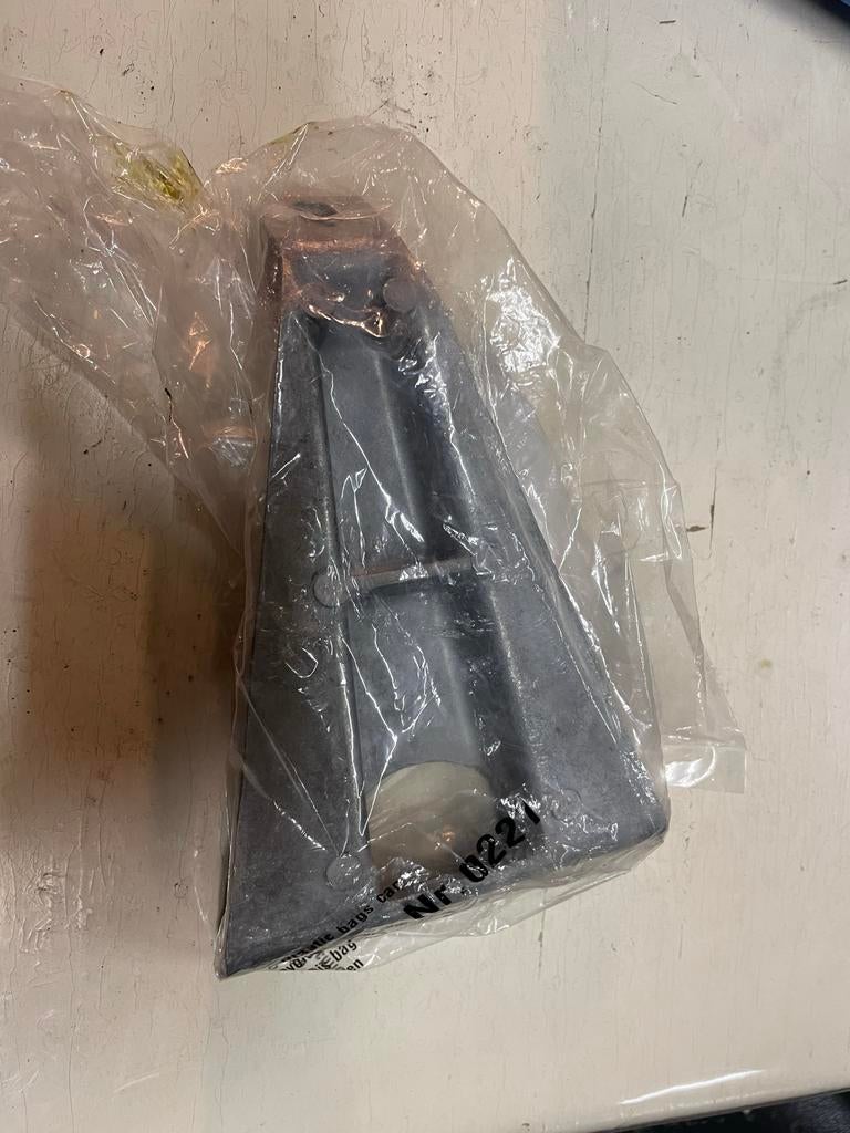 Nieuwe OEM BMW M30 Inlaatspruitstuk Steun E34 535I E32 730, Ophalen of Verzenden, Nieuw, BMW