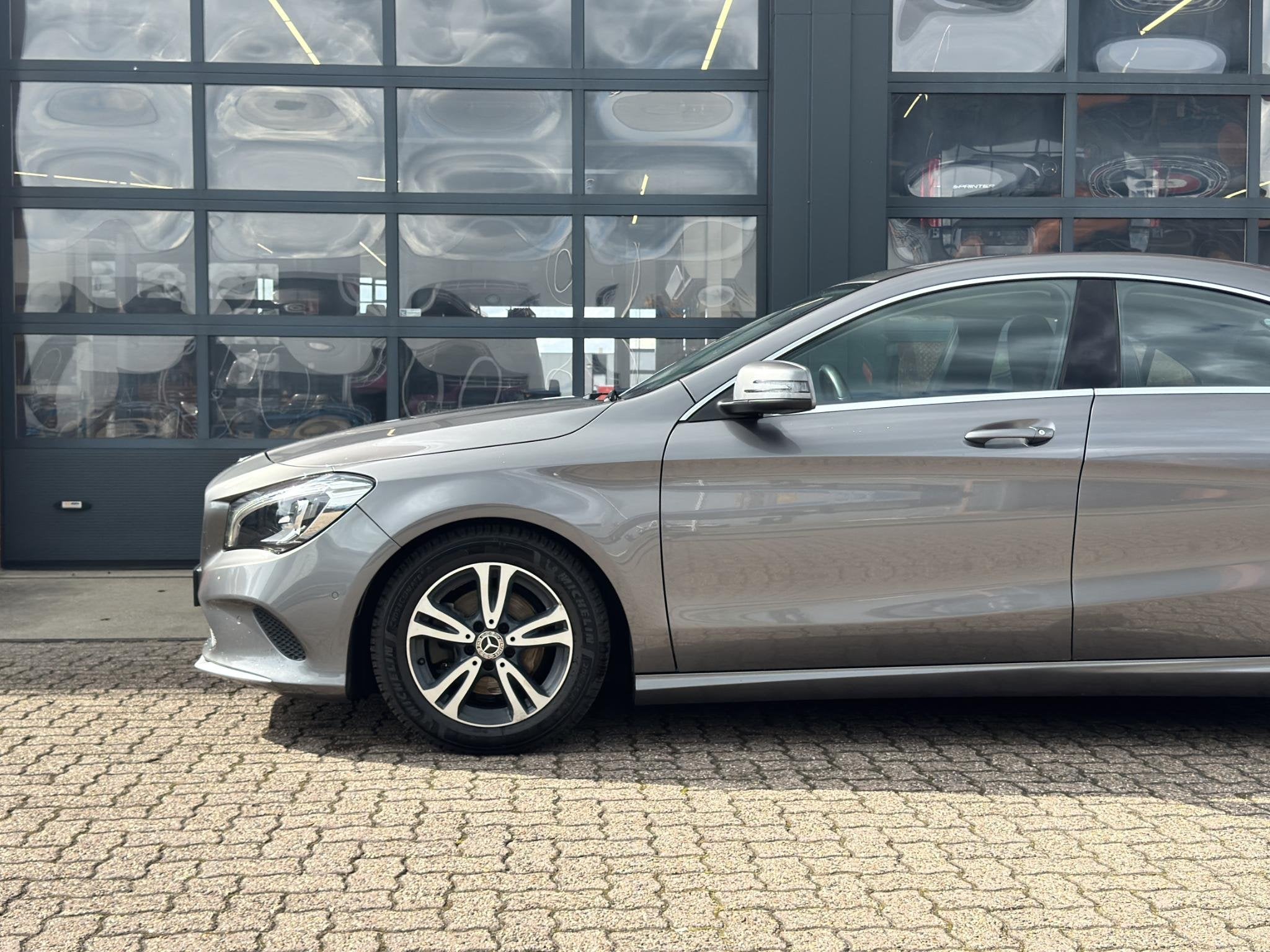 Mercedes-Benz CLA 180 Ambition | Achteruitrijcamera | Naviga, Auto's, Gebruikt, 4 cilinders, Leder en Stof, 122 pk
