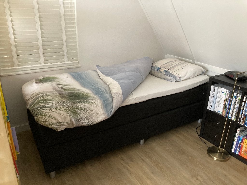 Zwarte boxspring bed 210 x 90 cm, Ophalen, 90 cm, Eenpersoons, Zo goed als nieuw