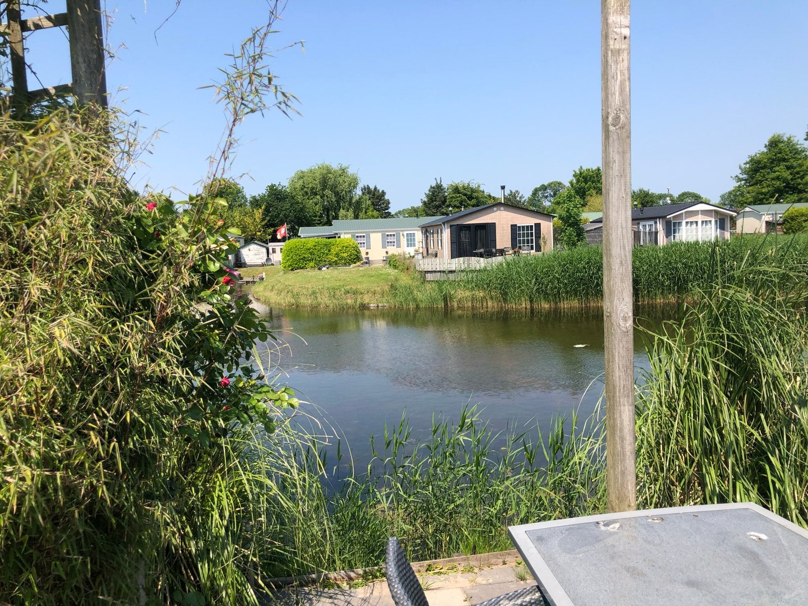 Te huur chalet bij hensbroek, Noord-Holland, Recreatiepark, Chalet, Bungalow of Caravan, Aan meer of rivier