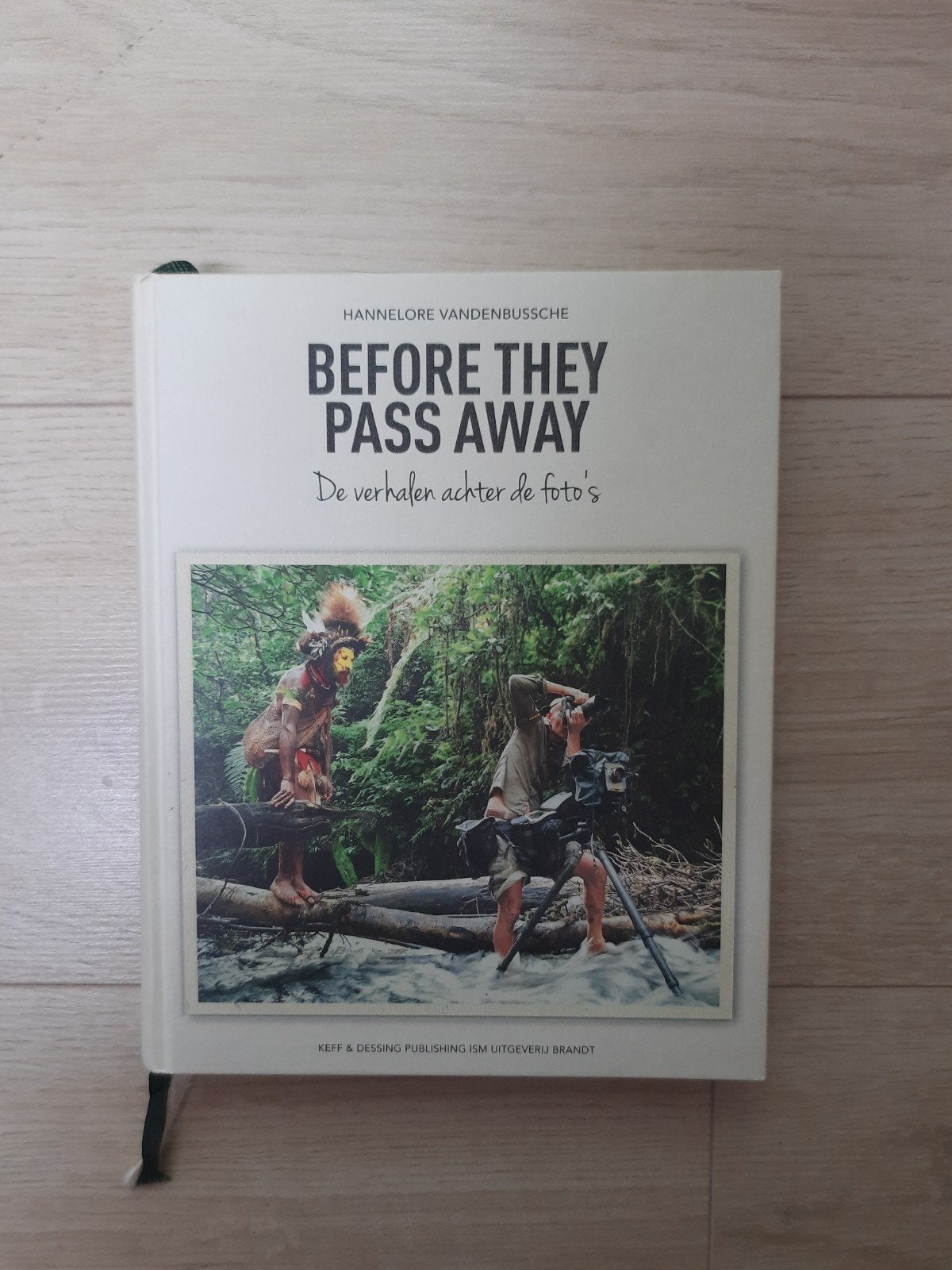 Before They Pass Away - Hannelore Vandenbussche, Ophalen of Verzenden, Zo goed als nieuw, Fotografie algemeen, Hannelore Vandenbussche