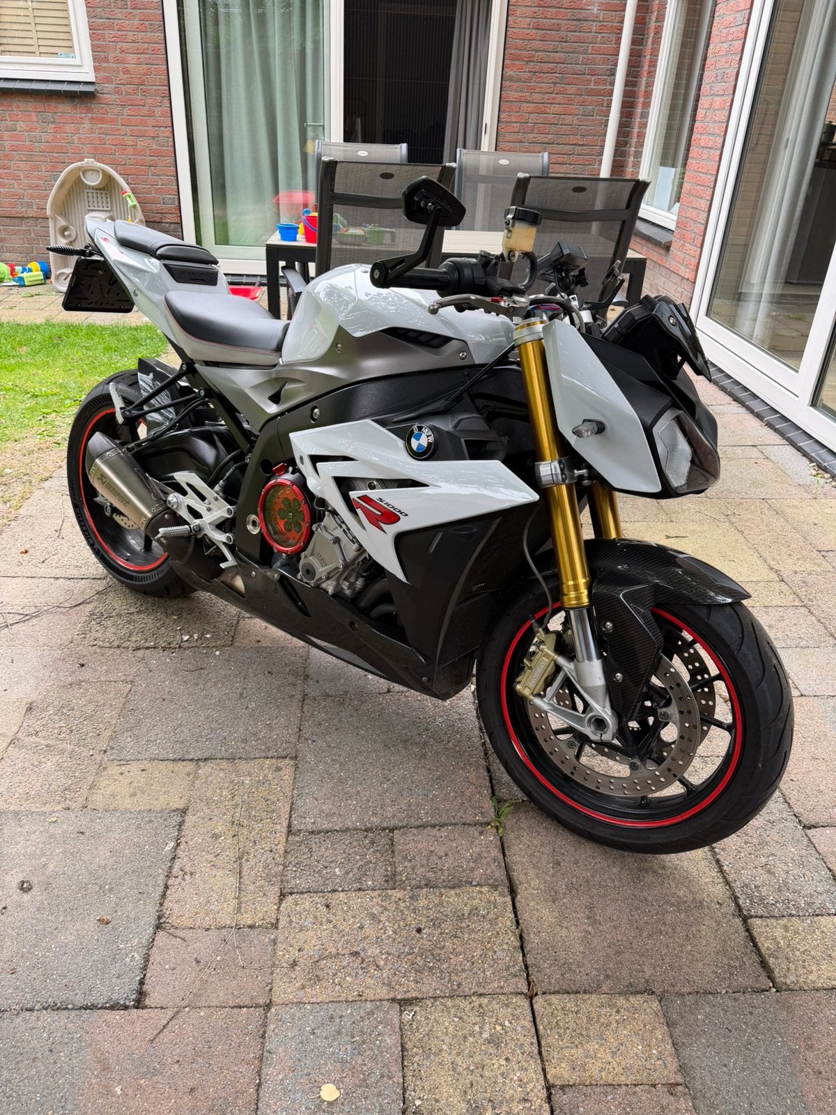 BMW S1000R  Wit.  Akrapovic! Quickshifter, carbon. S 1000 R, Sportuitlaat, Occasion, 4 cilinders, Motorrijbewijs A