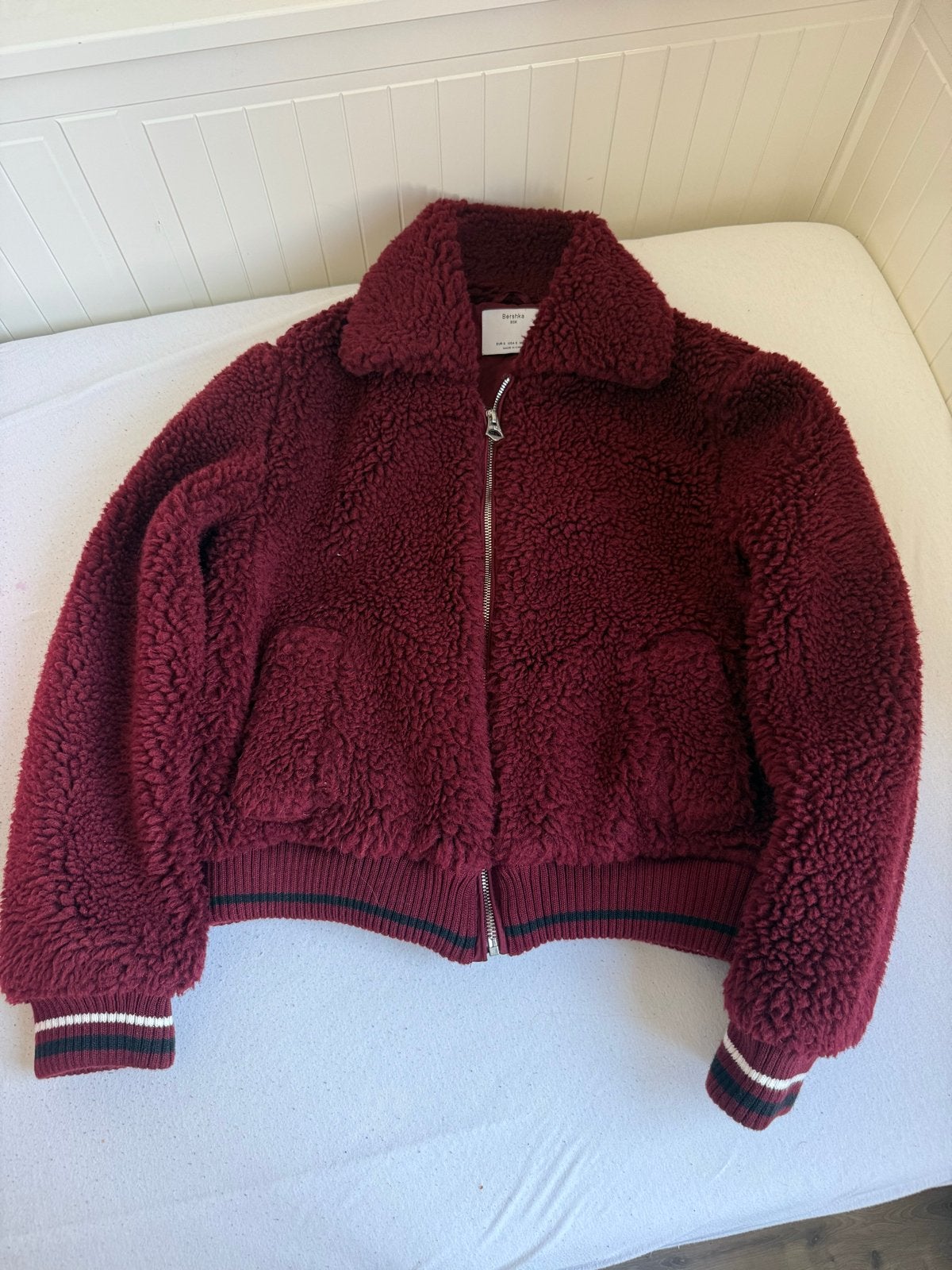 Bershka Teddy Jasje - Zo goed als nieuw, Ophalen of Verzenden, Zo goed als nieuw, Maat 36 (S), Rood