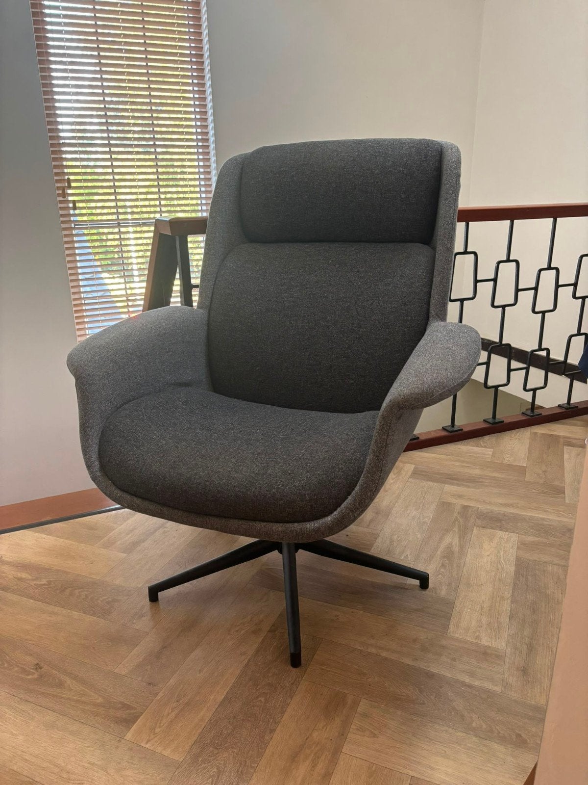 IKEA ÄLEBY Draaifauteuil - Zo goed als nieuw, Ophalen, Modern, Comfortabel, Draaifauteuil, 75 tot 100 cm, Zo goed als nieuw