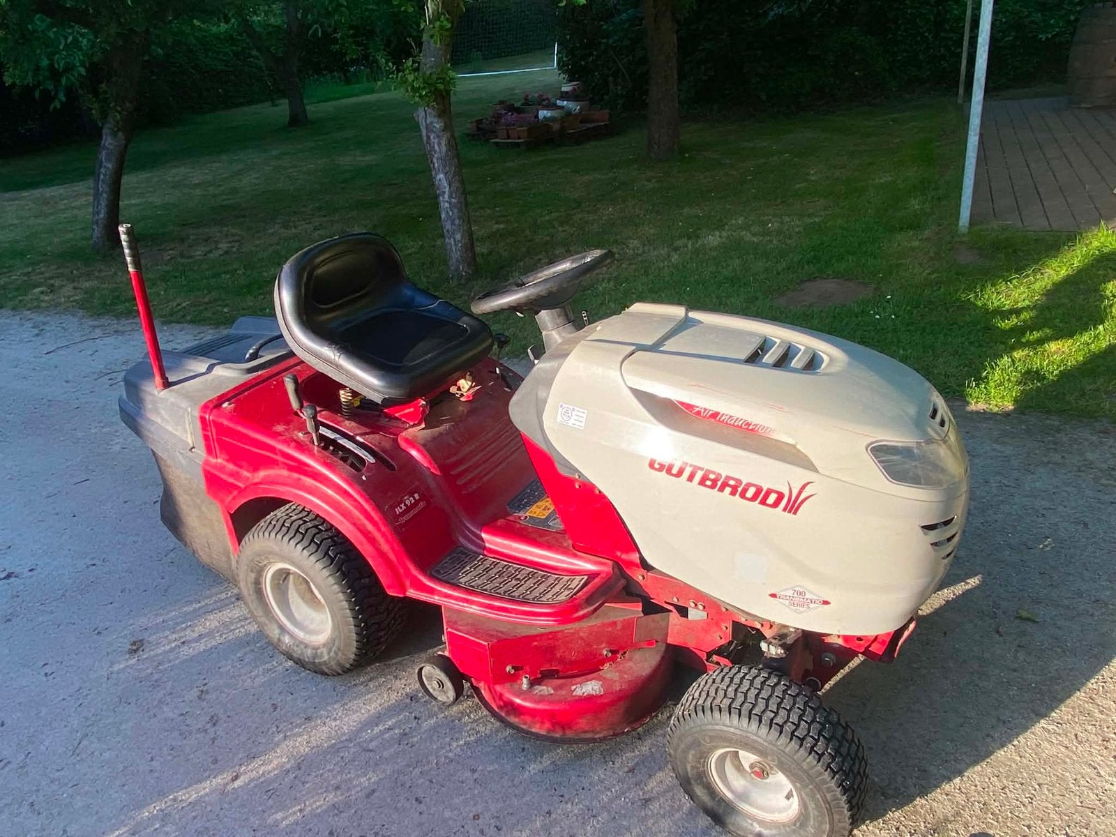 Gutbrod Zitmaaier 100 cm sterke motor start en maait perfect, Ophalen, Zo goed als nieuw