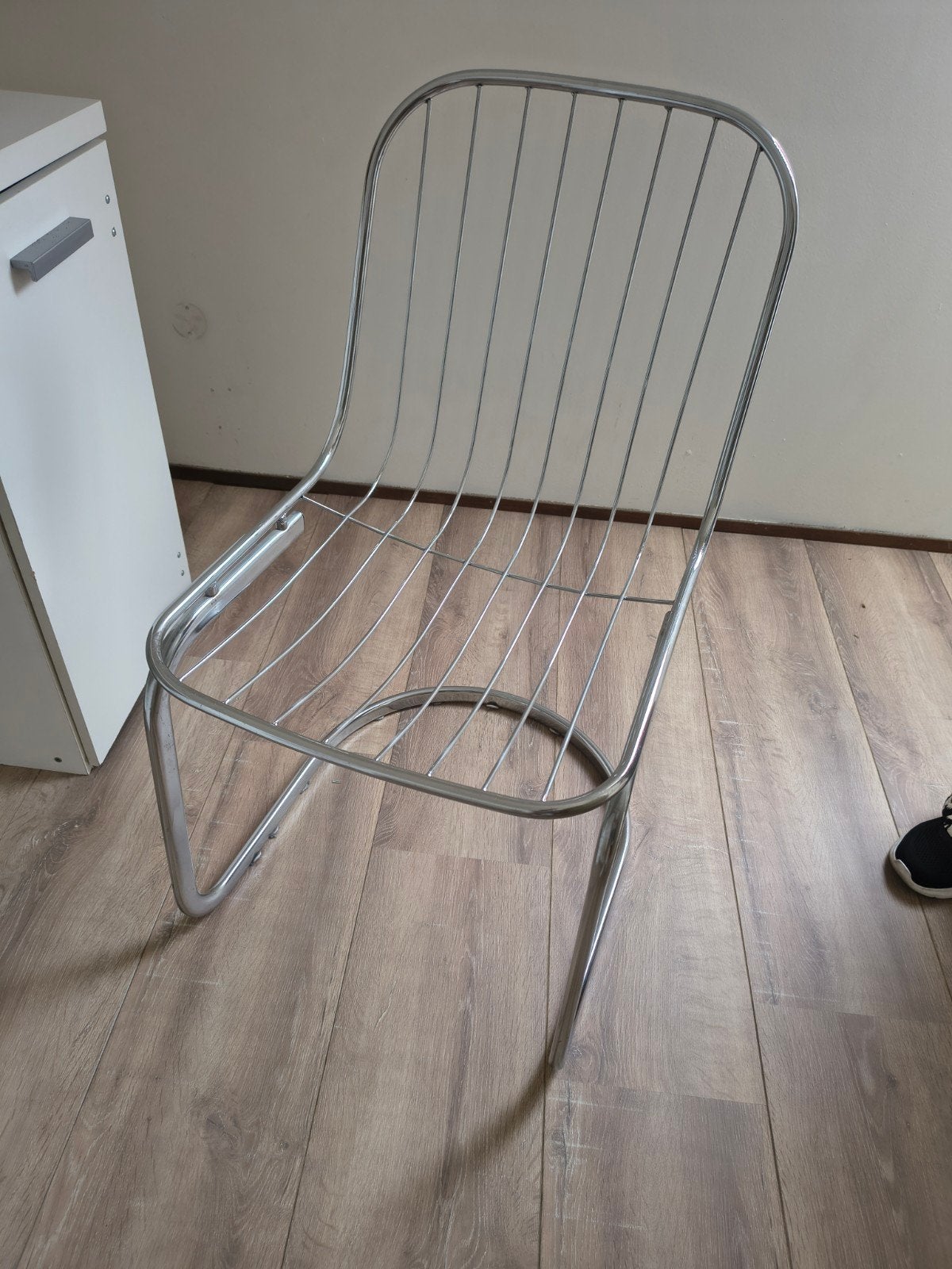 Vintage verchroomde design draadstoel, Huis en Inrichting, Stoelen, Ophalen, Twee, Vintage, Zo goed als nieuw