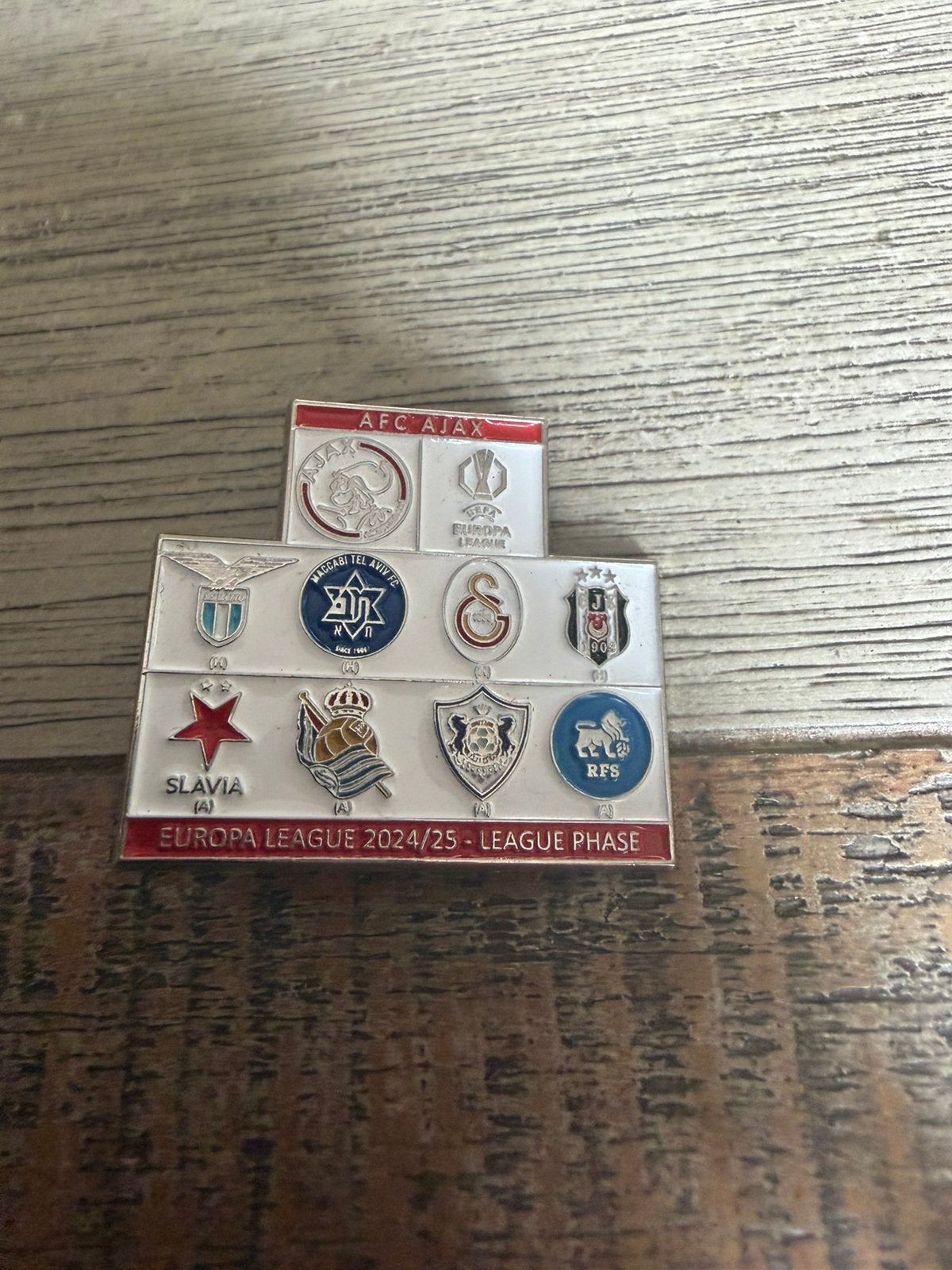 Voetbal pin europa leugue poulfase tegenstanders ajax 24-25, Ophalen of Verzenden, Zo goed als nieuw, Sport