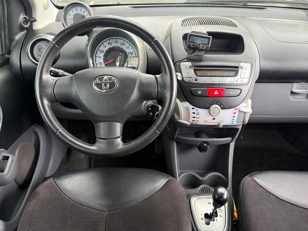 Toyota Aygo 1.0-12V Aspiration Green AUTOMAAT | ALCANTARA |, Auto's, Gebruikt, Zwart, 4 stoelen, Origineel Nederlands