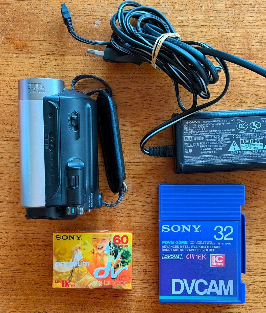Foto 12 van SONY DCR-HC51E MiniDV, NightShot Plus, FireWire, TOPMODEL!