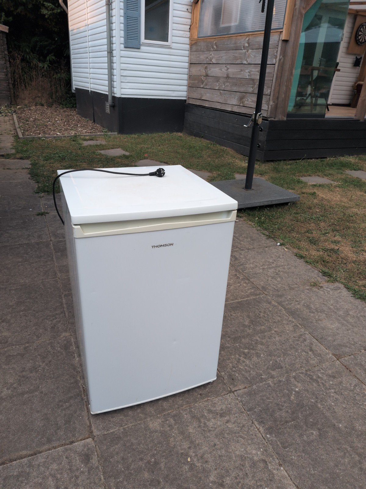 Thomson vriezer TH-TTFZ - Compact en energiezuinig, Witgoed en Apparatuur, Vriezers en Diepvrieskisten, Gebruikt, Minder dan 85 cm