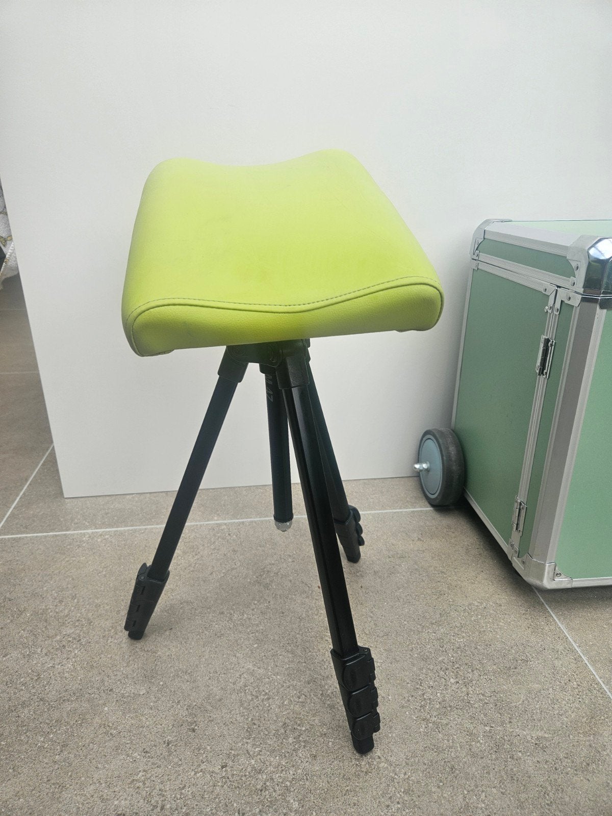 Pedicure beensteun Velbon Compact en Draagbaar, Ophalen, 125 cm of minder, Velbon, Zo goed als nieuw