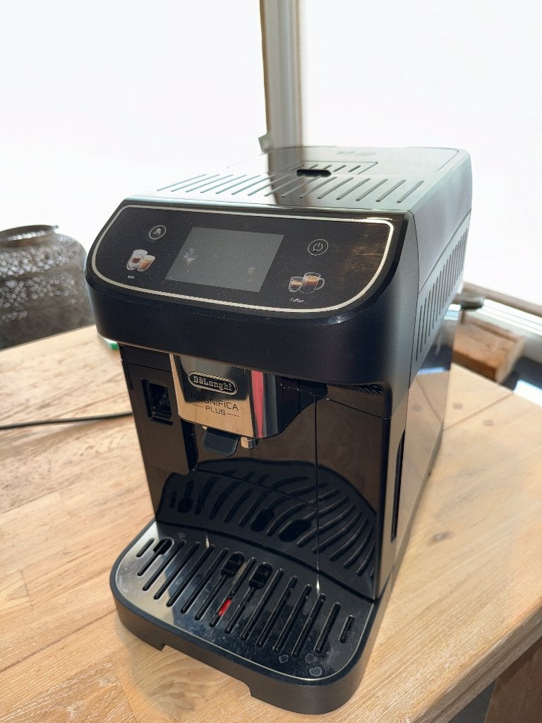DeLonghi Magnifica Plus volautomatische espressomachine, Witgoed en Apparatuur, Koffiezetapparaten, Ophalen, Espresso apparaat