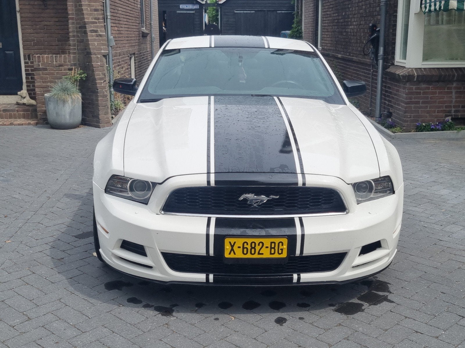 Ford Mustang 3.7 ltr - 2013, Auto's, 309 pk, 1624 kg, 4 stoelen, Wit