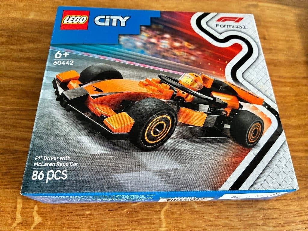 LEGO CITY, F1 Driver with McLaren Race Car (Nieuw), Kinderen en Baby's, Speelgoed | Duplo en Lego, City, Lego, Nieuw, Ophalen of Verzenden