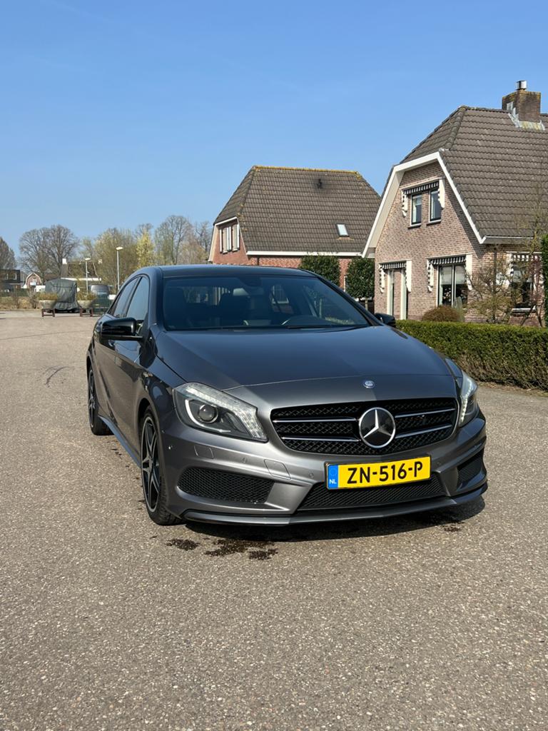 Mercedes-Benz A-Klasse A180 1.6 Blue Efficiency 2012 Grijs, Voorwielaandrijving, Zwart, 4 cilinders, 122 pk
