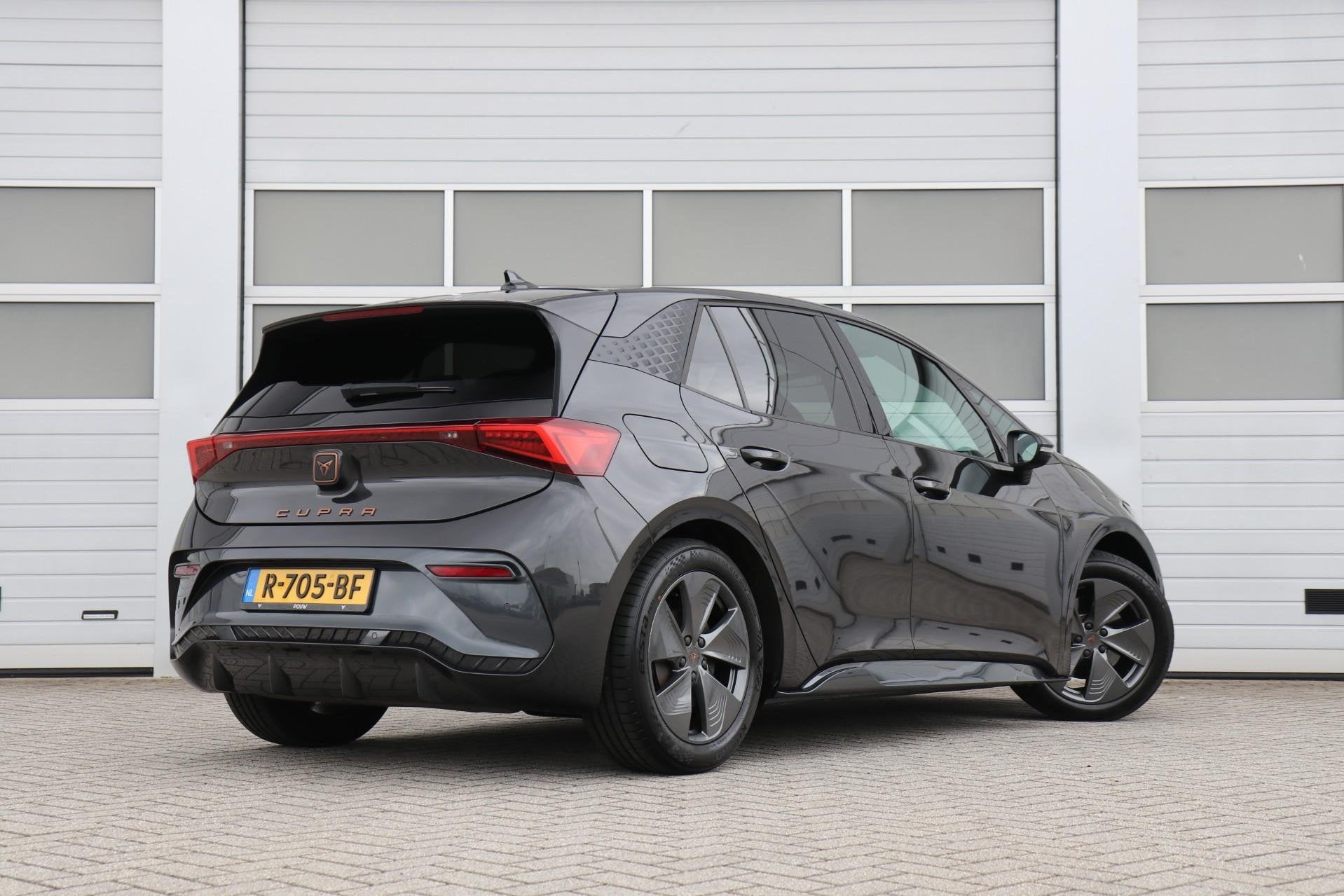 CUPRA Born 204pk Essential 62 kWh | SoH 94% | Full Link | Pa, Auto's, Cupra, Automaat, 12 maanden, Gebruikt, Zwart
