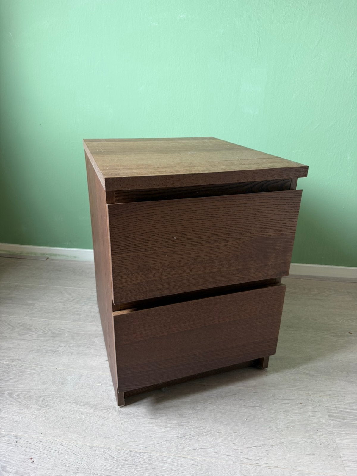 (MOET SNEL WEG )Ikea Malm nachtkastje, Walnut, Huis en Inrichting, Kasten | Ladekasten, Ophalen, Gebruikt, 1 of 2 laden, 50 tot 100 cm