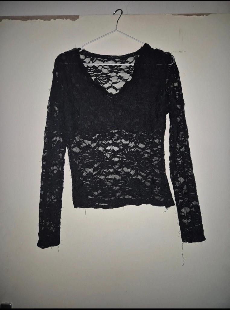 Zwarte kanten top met lange mouwen, Kleding | Dames, Tops, Maat 38/40 (M), Zwart, Ophalen of Verzenden, Onbekend
