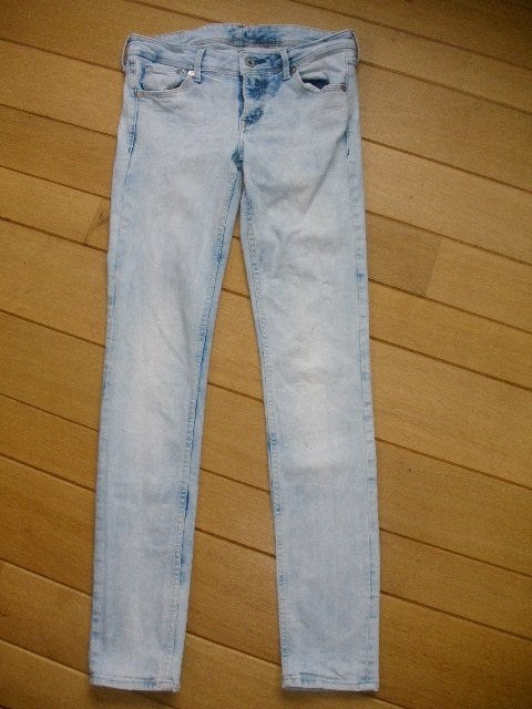 H&M &Denim spijkerbroek licht blauw maat 27, H&M, Blauw, Ophalen of Verzenden, Zo goed als nieuw