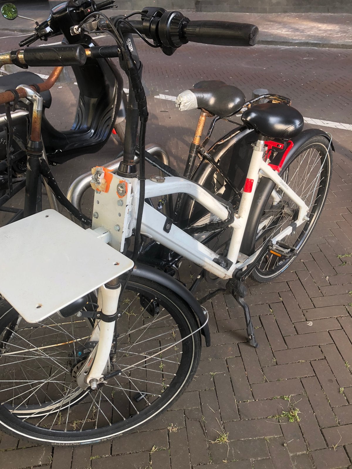 Ebike voor reparatie 2 x bezorg fiets, Ophalen, Zo goed als nieuw
