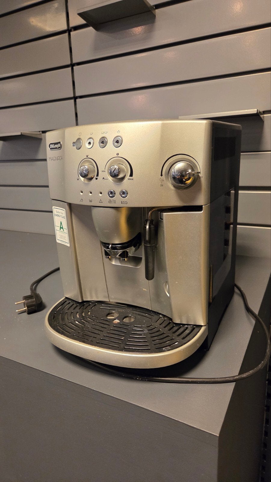 DeLonghi koffie machine, Gebruikt, Koffiemachine, 4 tot 10 kopjes, Koffiebonen