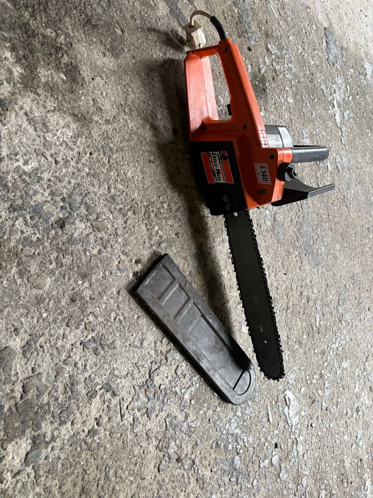 Robuuste Oleo-Mac E140 Kettingzaag - Ideaal voor Tuinwerk, Ophalen, Gebruikt, Kettingzaag, 600 tot 1200 watt