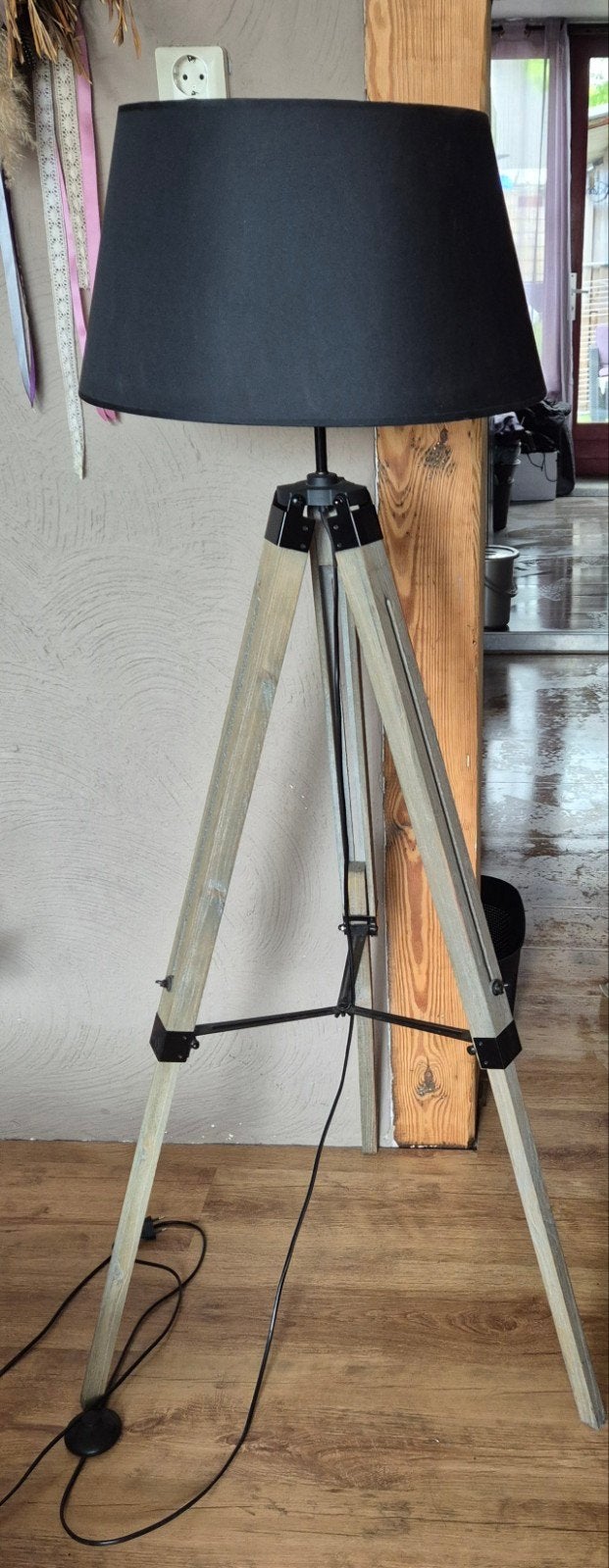Landelijk driepoot vloerlamp, Ophalen, Zo goed als nieuw