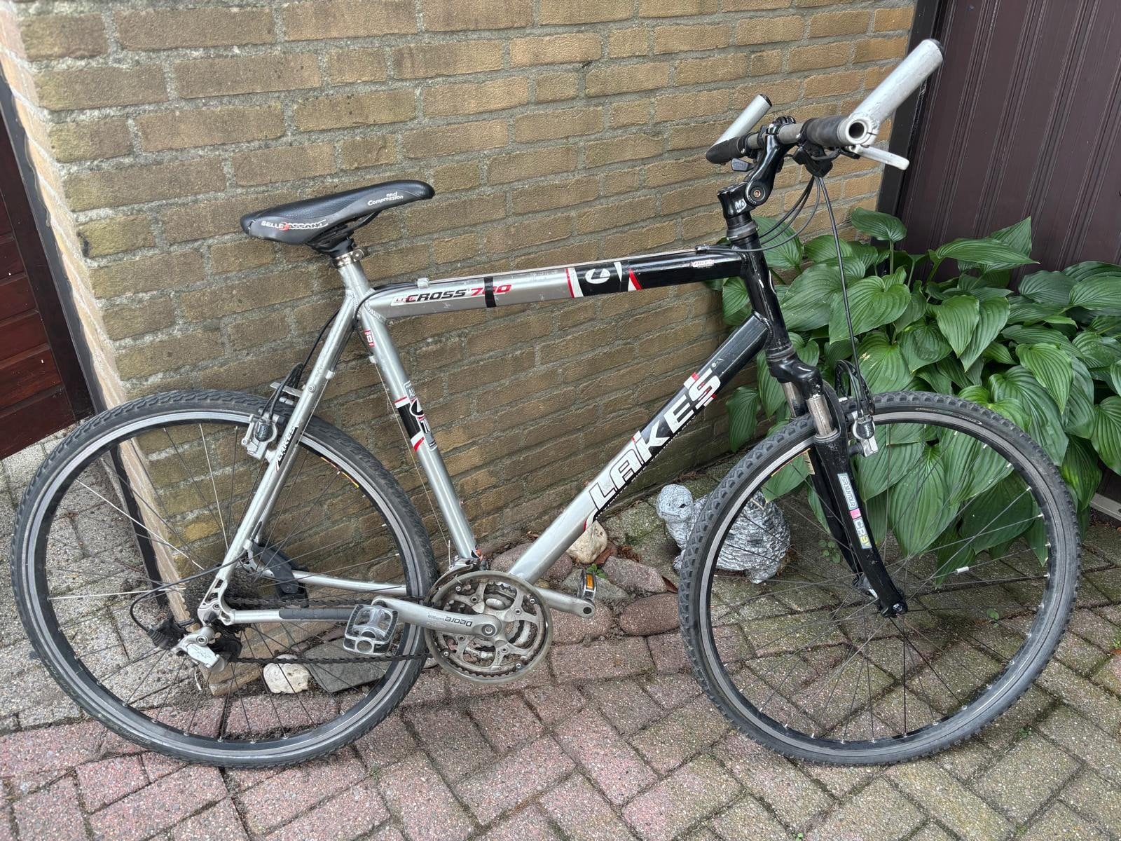 Lakes Cross 700 crosshybride trekkingfiets Studenten Fiets, 28 inch, Gebruikt, Velgrem, Meer dan 20 versnellingen