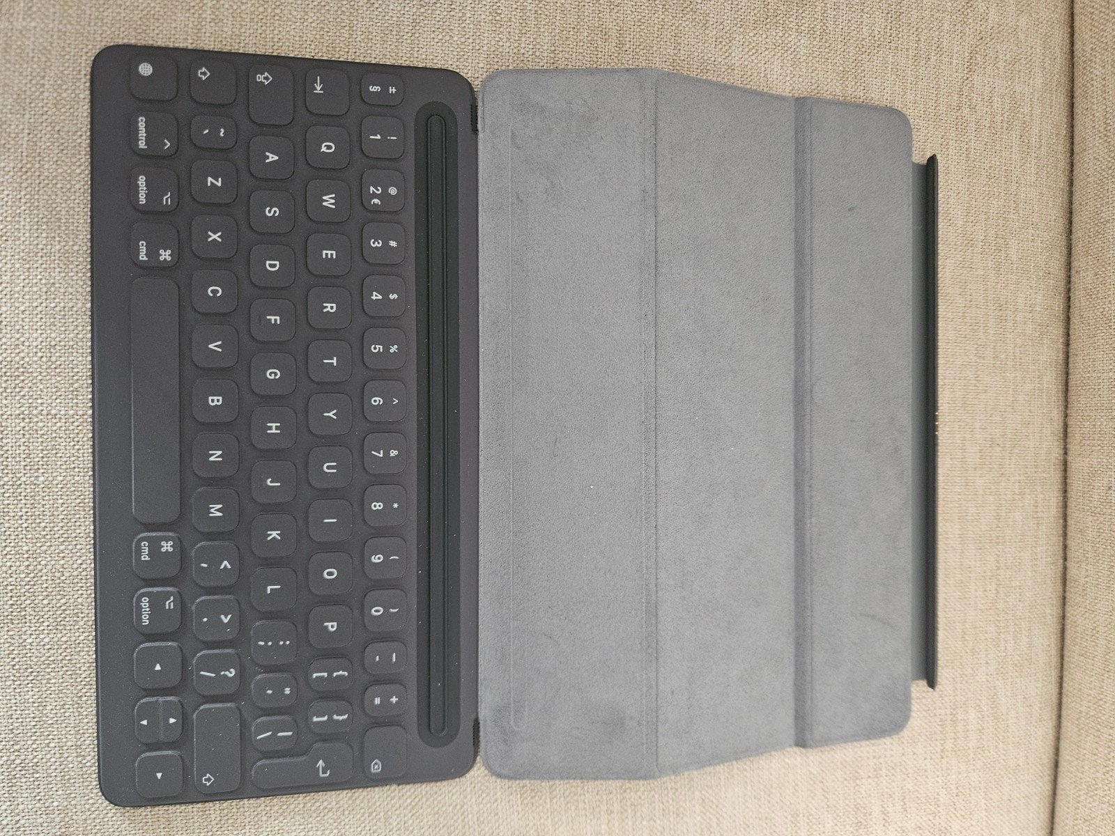 Apple Smart Keyboard Folio voor iPad (A1829), Computers en Software, Apple iPads, Ophalen of Verzenden, Zo goed als nieuw, Zwart